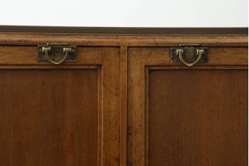 イギリスアンティーク　真鍮枠　引き出し付き　クラシカルな雰囲気を醸し出す木製ショーケース(ガラスケース、陳列棚、飾り棚、店舗什器、展示ケース、英国)(R-074538)