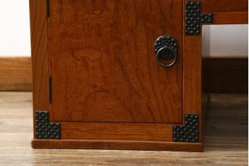 和製ビンテージ　民芸家具　岩谷堂箪笥　アラレ紋様金具が目を引く両袖机(ヴィンテージ、ローテーブル、デスク、座机、在宅ワーク、在宅用)(R-074550)