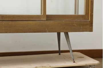 和製アンティーク　人気の薄型サイズ　レトロなデザインがおしゃれなガラスケース(Gケース、カウンターショーケース、ディスプレイケース、コレクションケース、キャビネット、飾り棚、陳列棚、店舗什器)(R-074553)