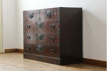 中古　美品　仙台民芸箪笥(仙台箪笥)　落ち着いた色味と美しい杢目が目を惹く漆塗りの衣装箪笥(引き出し、チェスト、和たんす、収納箪笥)(R-074554)