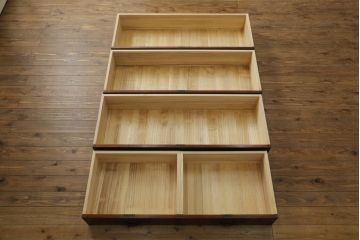 中古　美品　仙台民芸箪笥(仙台箪笥)　落ち着いた色味と美しい杢目が目を惹く漆塗りの衣装箪笥(引き出し、チェスト、和たんす、収納箪笥)(R-074554)