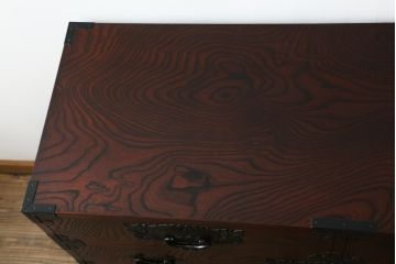 中古　美品　仙台民芸箪笥(仙台箪笥)　落ち着いた色味と美しい杢目が目を惹く漆塗りの衣装箪笥(引き出し、チェスト、和たんす、収納箪笥)(R-074554)