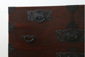 中古　美品　仙台民芸箪笥(仙台箪笥)　落ち着いた色味と美しい杢目が目を惹く漆塗りの衣装箪笥(引き出し、チェスト、和たんす、収納箪笥)(R-074554)