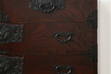 中古　美品　仙台民芸箪笥(仙台箪笥)　落ち着いた色味と美しい杢目が目を惹く漆塗りの衣装箪笥(引き出し、チェスト、和たんす、収納箪笥)(R-074554)
