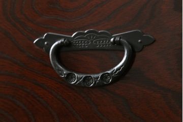 中古　美品　仙台民芸箪笥(仙台箪笥)　落ち着いた色味と美しい杢目が目を惹く漆塗りの衣装箪笥(引き出し、チェスト、和たんす、収納箪笥)(R-074554)