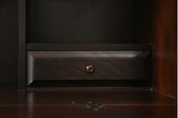中古　北海道民芸家具　上品な雰囲気漂うビューローブックケース(ライティングビューロー、簿記机、引き出し、ブックシェルフ、本棚、飾り棚、収納棚、戸棚、ワークデスク、在宅ワーク、在宅用)(R-074555)