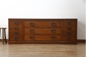 中古　美品　高級品!!　天板タモ材　本体欅(ケヤキ)材　和モダンスタイルのお部屋におすすめな漆塗りローチェスト(和箪笥、収納タンス、ローボード、テレビボード、テレビ台、引き出し、リビングボード)(定価推定約80万円)(R-074558)
