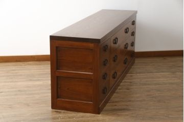中古　美品　高級品!!　天板タモ材　本体欅(ケヤキ)材　和モダンスタイルのお部屋におすすめな漆塗りローチェスト(和箪笥、収納タンス、ローボード、テレビボード、テレビ台、引き出し、リビングボード)(定価推定約80万円)(R-074558)