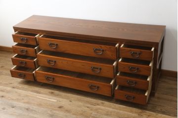 中古　美品　高級品!!　天板タモ材　本体欅(ケヤキ)材　和モダンスタイルのお部屋におすすめな漆塗りローチェスト(和箪笥、収納タンス、ローボード、テレビボード、テレビ台、引き出し、リビングボード)(定価推定約80万円)(R-074558)