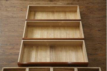 中古　美品　高級品!!　天板タモ材　本体欅(ケヤキ)材　和モダンスタイルのお部屋におすすめな漆塗りローチェスト(和箪笥、収納タンス、ローボード、テレビボード、テレビ台、引き出し、リビングボード)(定価推定約80万円)(R-074558)
