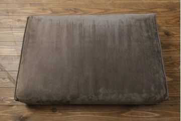 中古　2020年購入　ACTUS(アクタス)取扱い　eilersen(アイラーセン) GROUP-E MELLOW(メロー)　ストリームラインソファ(STREAMLINE SOFA)　シンプルモダンな佇まいが魅力のヘッドレスト付き2人掛けソファとオットマンのセット(二人掛け、2P、フットスツール、北欧)(定価約68万円)(R-074560)