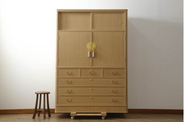 中古　美品!!　瀧上昭治作　伝統的工芸品　上手物　上品なデザインの飾り金具が魅力的な桐箪笥(胴丸、桐たんす、引き出し、着物箪笥、衣装箪笥、和タンス、整理タンス、収納たんす)(定価約180万円)(R-074562)