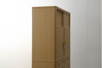 中古　美品!!　瀧上昭治作　伝統的工芸品　上手物　上品なデザインの飾り金具が魅力的な桐箪笥(胴丸、桐たんす、引き出し、着物箪笥、衣装箪笥、和タンス、整理タンス、収納たんす)(定価約180万円)(R-074562)