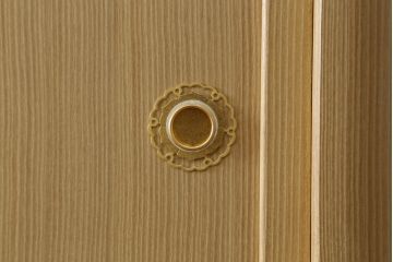 中古　美品!!　瀧上昭治作　伝統的工芸品　上手物　上品なデザインの飾り金具が魅力的な桐箪笥(胴丸、桐たんす、引き出し、着物箪笥、衣装箪笥、和タンス、整理タンス、収納たんす)(定価約180万円)(R-074562)