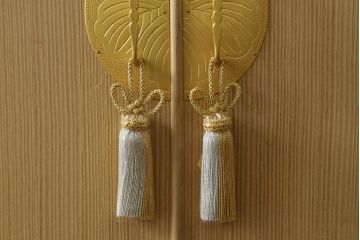 中古　美品!!　瀧上昭治作　伝統的工芸品　上手物　上品なデザインの飾り金具が魅力的な桐箪笥(胴丸、桐たんす、引き出し、着物箪笥、衣装箪笥、和タンス、整理タンス、収納たんす)(定価約180万円)(R-074562)
