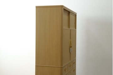中古　美品!!　上手物　瀧上昭治作　伝統的工芸品　桐材　五三桐紋の金具が格式を添える着物箪笥　定価約180万円　(R-074562)