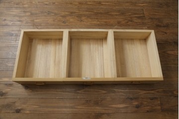 中古　美品!!　上手物　瀧上昭治作　伝統的工芸品　桐材　五三桐紋の金具が格式を添える着物箪笥　定価約180万円　(R-074562)