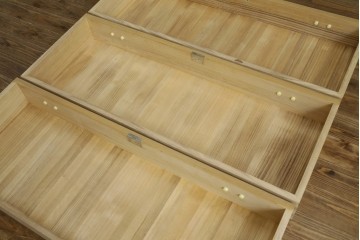 中古　美品!!　上手物　瀧上昭治作　伝統的工芸品　桐材　五三桐紋の金具が格式を添える着物箪笥　定価約180万円　(R-074562)