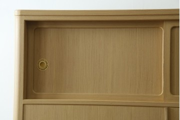 中古　美品!!　上手物　瀧上昭治作　伝統的工芸品　桐材　五三桐紋の金具が格式を添える着物箪笥　定価約180万円　(R-074562)