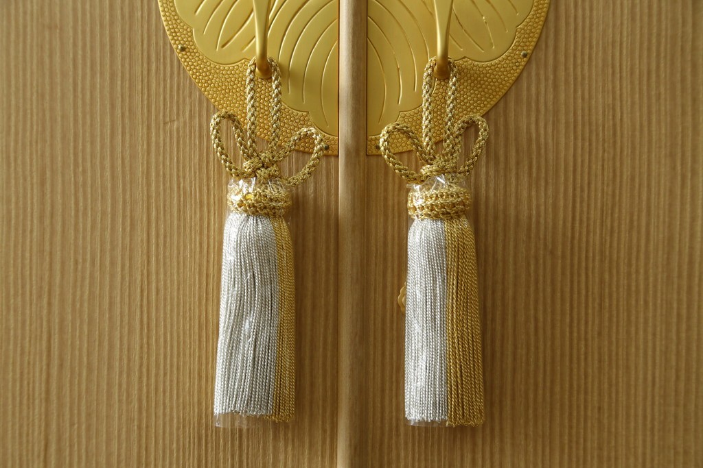 中古　美品!!　上手物　瀧上昭治作　伝統的工芸品　桐材　五三桐紋の金具が格式を添える着物箪笥　定価約180万円　(R-074562)