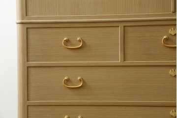 中古　美品!!　上手物　瀧上昭治作　伝統的工芸品　桐材　五三桐紋の金具が格式を添える着物箪笥　定価約180万円　(R-074562)