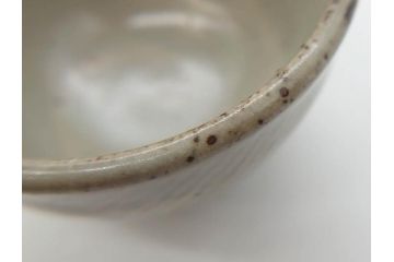 重要無形文化財　人間国宝　島岡達三　縄文象嵌　赤絵　縁起の良い絵付けが印象的なぐい呑(酒器、ぐい呑み、和食器、共箱付き)(R-074569)