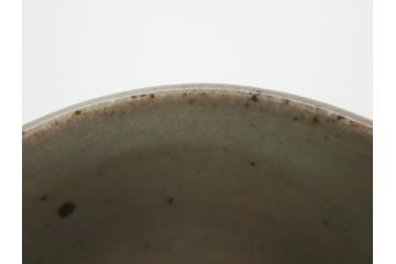 重要無形文化財　人間国宝　島岡達三　縄文象嵌　赤絵　縁起の良い絵付けが印象的なぐい呑(酒器、ぐい呑み、和食器、共箱付き)(R-074569)