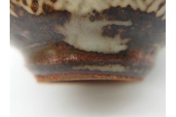 重要無形文化財　人間国宝　島岡達三　象嵌　赤絵　草花文　和の雰囲気を高めるぐい呑(酒器、ぐい呑み、和食器、共箱付き)(R-074570)