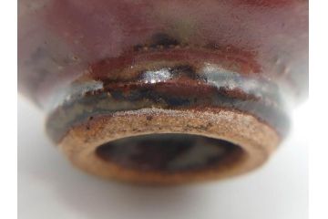 重要無形文化財　人間国宝　島岡達三　辰砂釉　赤絵　草花文　深みのある色合いが素敵なぐい呑(酒器、ぐい呑み、和食器、共箱付き)(R-074571)