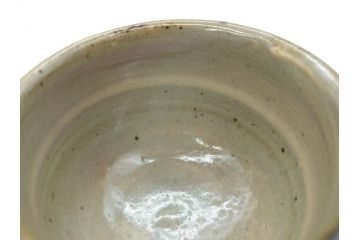 重要無形文化財　人間国宝　島岡達三　辰砂釉　赤絵　草花文　深みのある色合いが素敵なぐい呑(酒器、ぐい呑み、和食器、共箱付き)(R-074571)