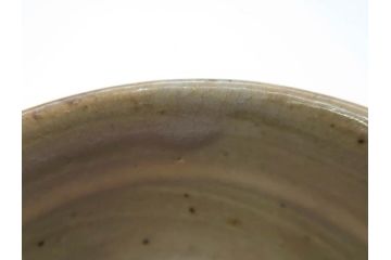 重要無形文化財　人間国宝　島岡達三　辰砂釉　赤絵　草花文　深みのある色合いが素敵なぐい呑(酒器、ぐい呑み、和食器、共箱付き)(R-074571)