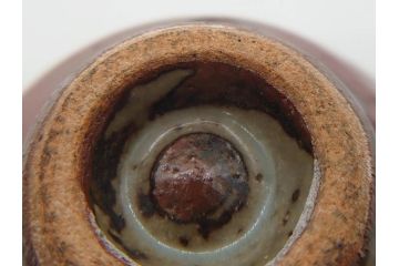 重要無形文化財　人間国宝　島岡達三　辰砂釉　赤絵　草花文　深みのある色合いが素敵なぐい呑(酒器、ぐい呑み、和食器、共箱付き)(R-074571)