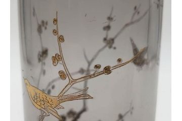 稀少　フランス　1880年〜1900年頃　オールドバカラ　Baccarat　ジャポニズム　花鳥文　金彩　台座付き　細やかな意匠が施されたエレガントな雰囲気溢れる花瓶2個セット(フルレッドクリスタルガラス、筒型、花器、花入れ、箱付き)(R-074575)
