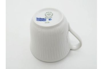 デンマーク　ROYAL COPENHAGEN(ロイヤルコペンハーゲン)　ブルーフルーテッド　メガ　大胆かつ繊細なデザインに魅了されるハイハンドルカップ&ソーサー3客セット(C&S、洋食器)(R-074579)