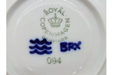 デンマーク　ROYAL COPENHAGEN(ロイヤルコペンハーゲン)　ブルーフルーテッド　メガ　大胆かつ繊細なデザインに魅了されるハイハンドルカップ&ソーサー3客セット(C&S、洋食器)(R-074579)