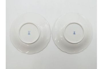 ドイツ　マイセン　Meissen　コバルトブルー　金彩　二つ花　フラワー　洗練された上品なデザインが目を惹くティーカップ&ソーサー2客セット(洋食器、C&S)(R-074580)