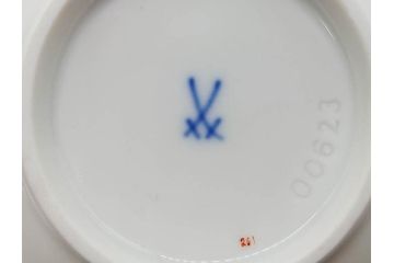 ドイツ　マイセン　Meissen　コバルトブルー　金彩　二つ花　フラワー　洗練された上品なデザインが目を惹くティーカップ&ソーサー2客セット(洋食器、C&S)(R-074580)