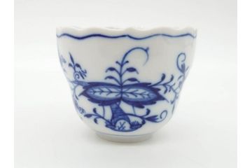 ドイツ　マイセン　Meissen　ブルーオニオン　意匠をこらした凝ったデザインが魅力的なモカカップ2客&オープンワーク透かしプレート2枚セット(皿、洋食器)(R-074581)