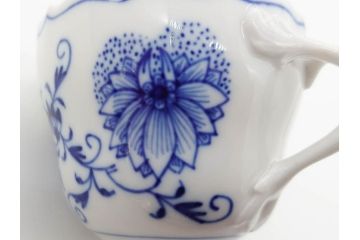 ドイツ　マイセン　Meissen　ブルーオニオン　意匠をこらした凝ったデザインが魅力的なモカカップ2客&オープンワーク透かしプレート2枚セット(皿、洋食器)(R-074581)