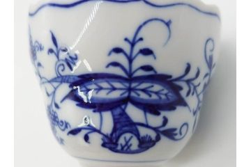 ドイツ　マイセン　Meissen　ブルーオニオン　意匠をこらした凝ったデザインが魅力的なモカカップ2客&オープンワーク透かしプレート2枚セット(皿、洋食器)(R-074581)