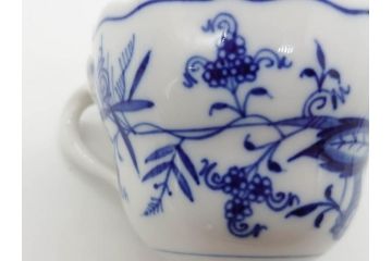ドイツ　マイセン　Meissen　ブルーオニオン　意匠をこらした凝ったデザインが魅力的なモカカップ2客&オープンワーク透かしプレート2枚セット(皿、洋食器)(R-074581)