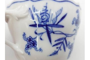 ドイツ　マイセン　Meissen　ブルーオニオン　意匠をこらした凝ったデザインが魅力的なモカカップ2客&オープンワーク透かしプレート2枚セット(皿、洋食器)(R-074581)