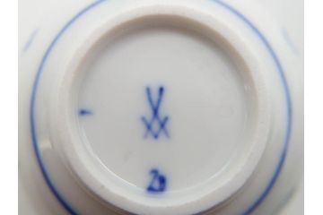 ドイツ　マイセン　Meissen　ブルーオニオン　意匠をこらした凝ったデザインが魅力的なモカカップ2客&オープンワーク透かしプレート2枚セット(皿、洋食器)(R-074581)