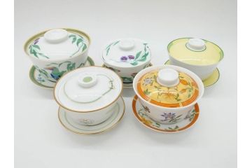 フランス　HERMES(エルメス)　トゥカン/アフリカ/ナイルの庭/シエスタ　それぞれ華やかなデザインが素敵なアジアンティーカップ&ソーサー5客セット(Toucans/AFRiCA/nile/Siesta、湯呑み、湯のみ、蓋付き、C&S、洋食器)(R-074582)