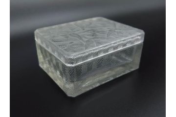 アンティーク　1920年代　レア　ルネ・ラリック(R.LALIQUE)　ツバメ　手彫り　職人による繊細な技法とデザインが美しいシガレットケース(ボックス、たばこ(タバコ)箱、小物入れ、アクセサリートレイ、ガラス、鳥)(R-074584)