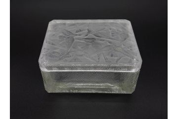 アンティーク　1920年代　レア　ルネ・ラリック(R.LALIQUE)　ツバメ　手彫り　職人による繊細な技法とデザインが美しいシガレットケース(ボックス、たばこ(タバコ)箱、小物入れ、アクセサリートレイ、ガラス、鳥)(R-074584)