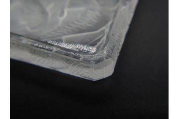 アンティーク　1920年代　レア　ルネ・ラリック(R.LALIQUE)　ツバメ　手彫り　職人による繊細な技法とデザインが美しいシガレットケース(ボックス、たばこ(タバコ)箱、小物入れ、アクセサリートレイ、ガラス、鳥)(R-074584)