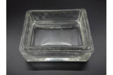 アンティーク　1920年代　レア　ルネ・ラリック(R.LALIQUE)　ツバメ　手彫り　職人による繊細な技法とデザインが美しいシガレットケース(ボックス、たばこ(タバコ)箱、小物入れ、アクセサリートレイ、ガラス、鳥)(R-074584)
