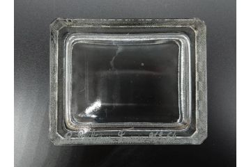 アンティーク　1920年代　レア　ルネ・ラリック(R.LALIQUE)　ツバメ　手彫り　職人による繊細な技法とデザインが美しいシガレットケース(ボックス、たばこ(タバコ)箱、小物入れ、アクセサリートレイ、ガラス、鳥)(R-074584)