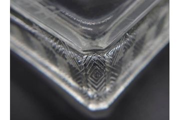 アンティーク　1920年代　レア　ルネ・ラリック(R.LALIQUE)　ツバメ　手彫り　職人による繊細な技法とデザインが美しいシガレットケース(ボックス、たばこ(タバコ)箱、小物入れ、アクセサリートレイ、ガラス、鳥)(R-074584)